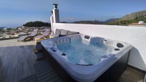 apartment with rooftop jacuzzi and mountain view in Embonas